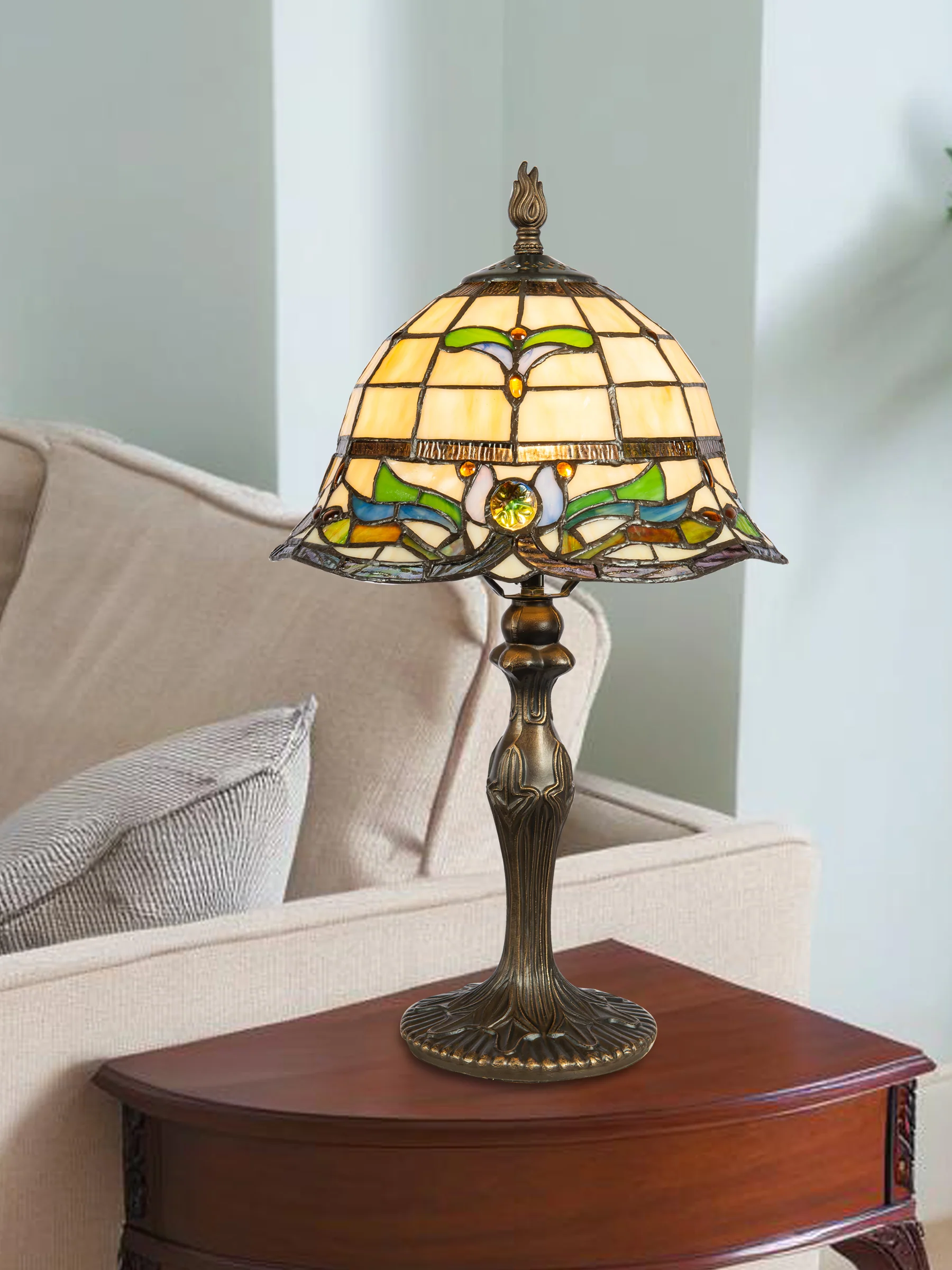 Jassmyne 18.5 Inch Tall Handmade Tiffany Table Lamp