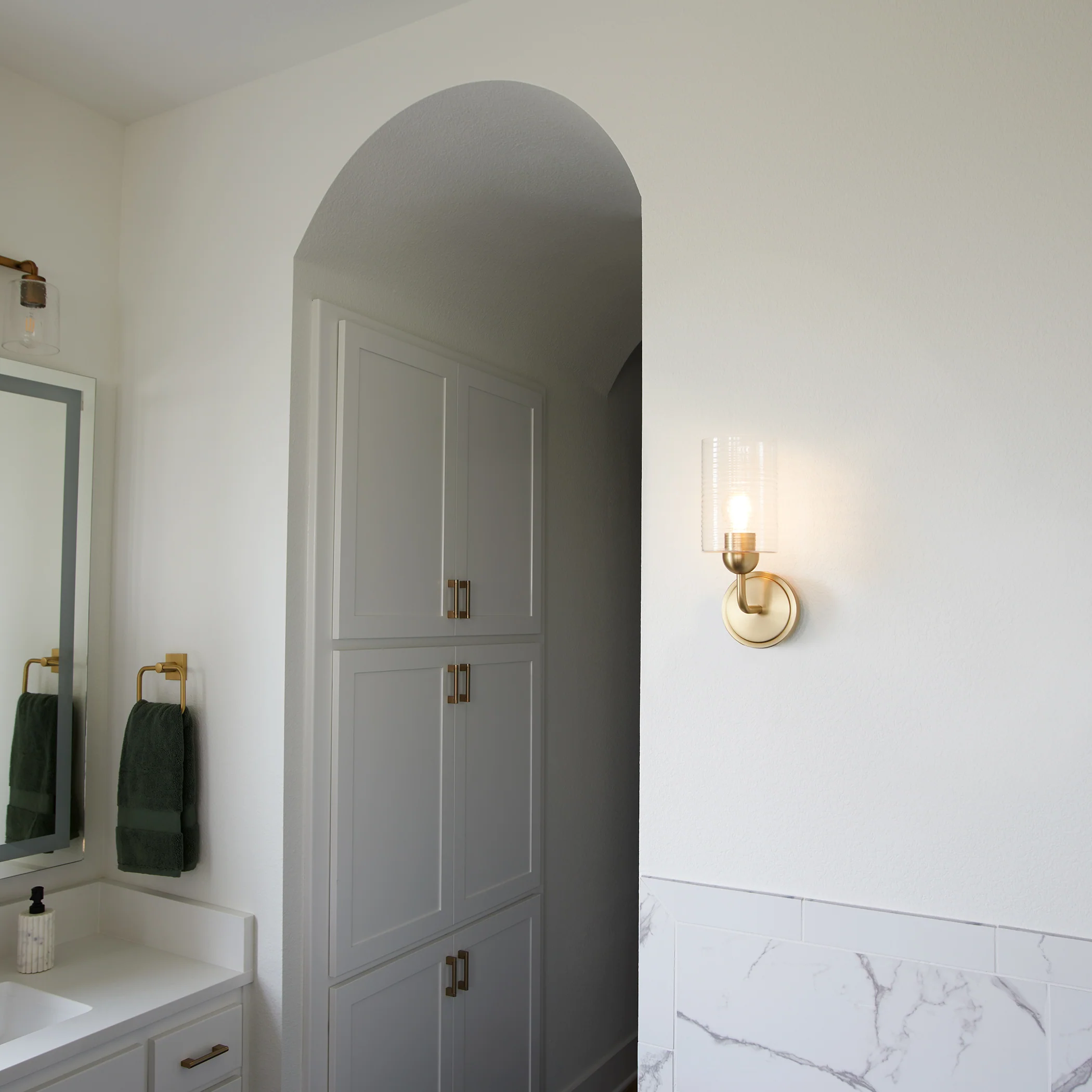Tamara Day's Charlotte 4-light Bath Vanity Light Aged Brass - Image 2