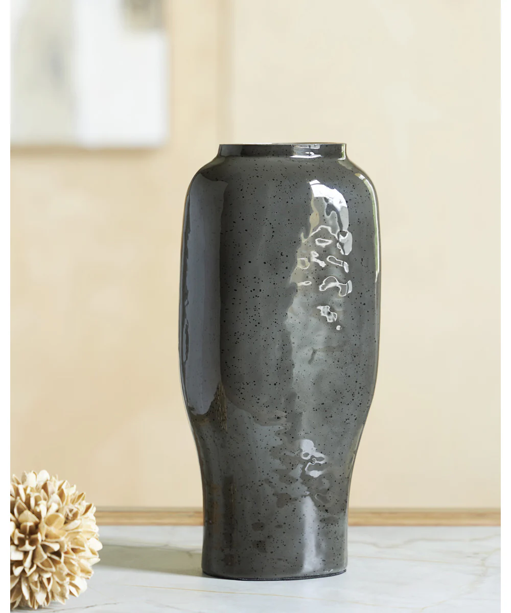 Kierlain Vase Gray/Black - Image 2