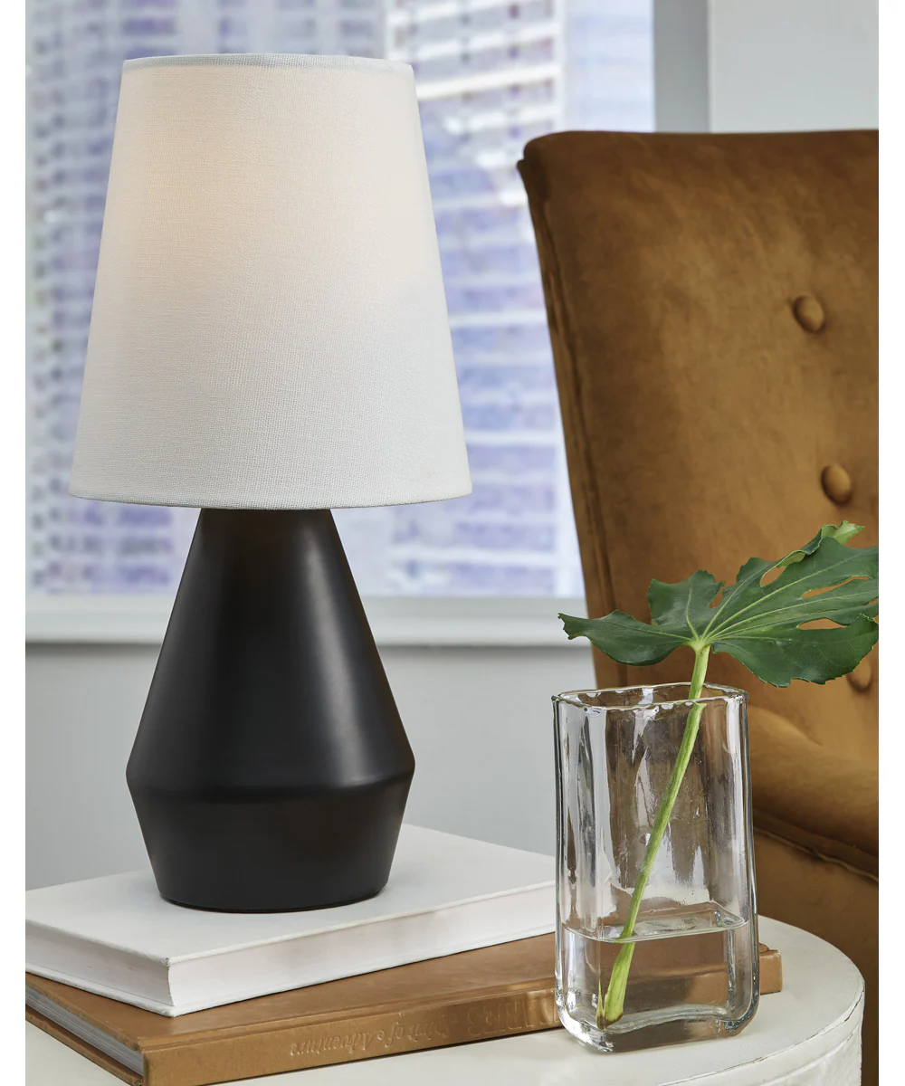Lanry Metal Table Lamp (1/CN) Black